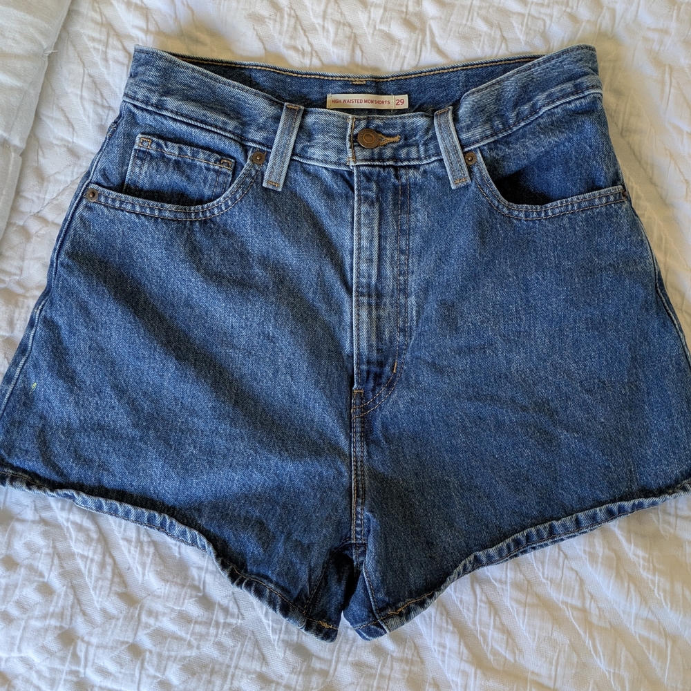 EUC Levis High Waisted Mom Shorts, Size 29